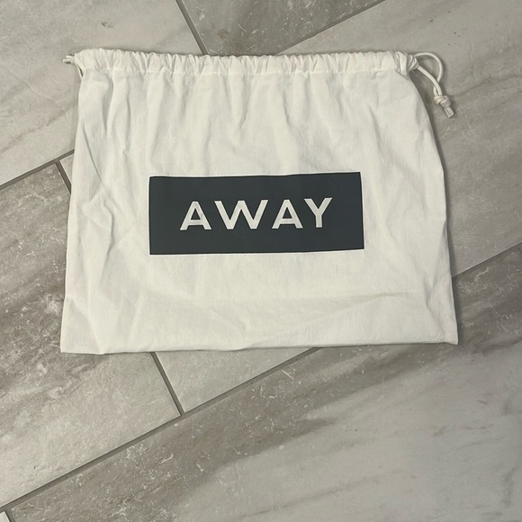 Away Dust Bag for Toiletry Bag New - Picture 1 of 5